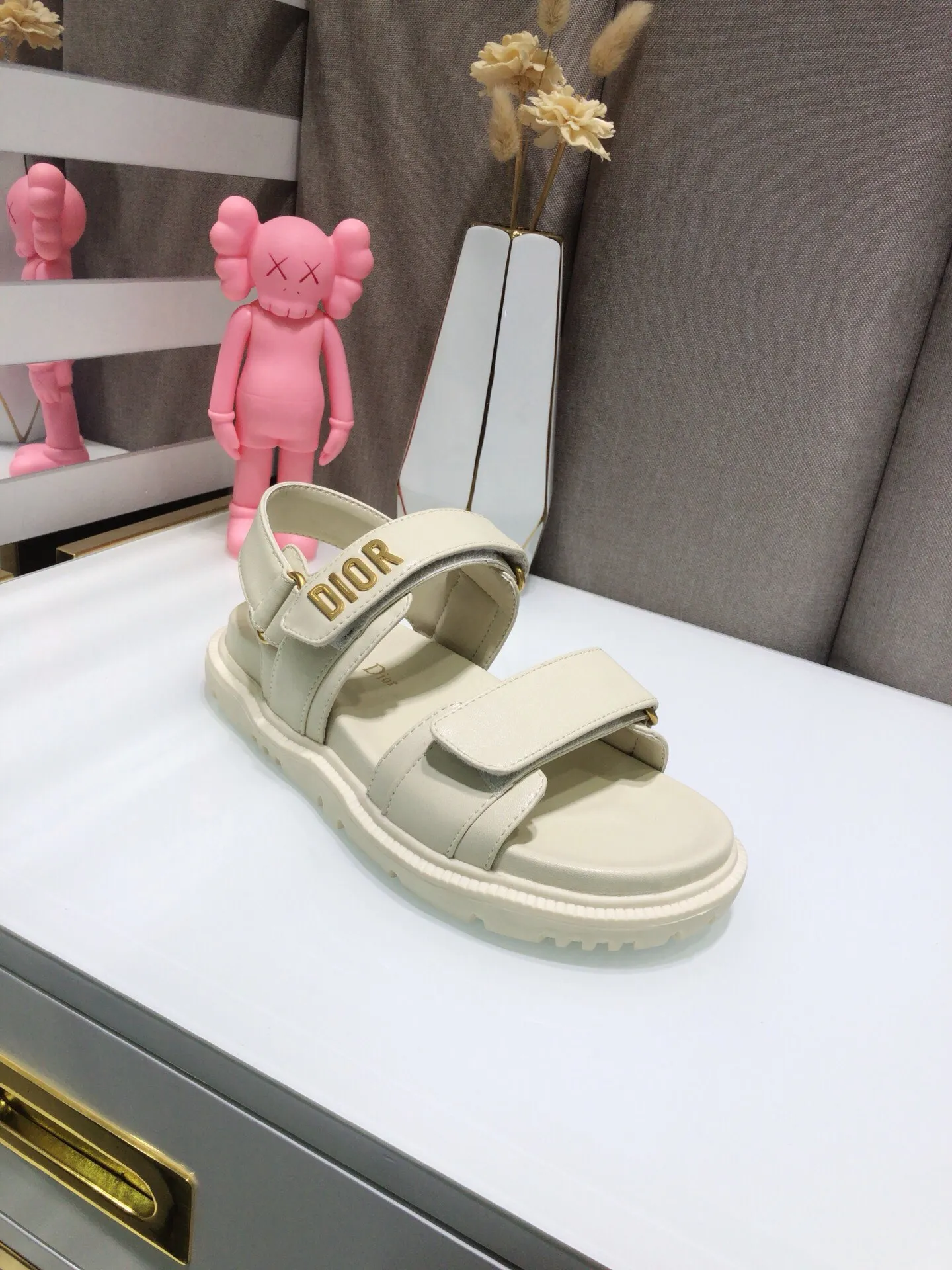 👟👟Ex-factory price P460👟👟 Women's shoes factory Dior Dior 2021 spring and summer catwalk new style Ract thick-soled casual women's shoes CD letter logo hardware buckle open-toe sandals Stars' same style flat-bottomed round-toe retro beach shoes Top version on the market Material: imported calfskin upper/imported metal cowhide + cowhide feet + water-dyed sheepskin lining + original molded T👟👟Ex-factory price PU outsole Size: 35-40 (customized for 40, non-refundable)